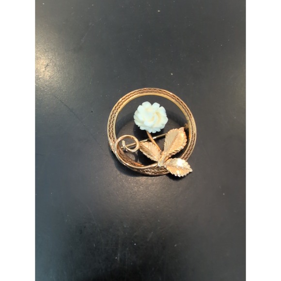 Russel Creations Gold Filled White Rose Circle Pin With Flower - Picture 1 of 2